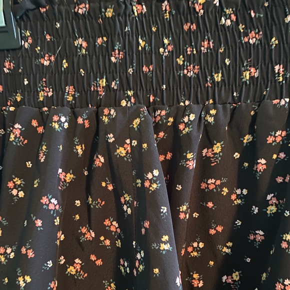 Socialite Black Floral Skirt! Size L - Picture 3 of 4